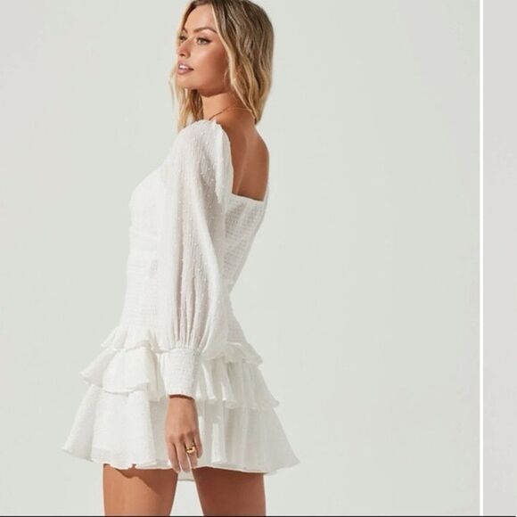NWT*** ASTR THE LABEL MARIETTA WHITE CINCHED BUST CUTOUT MINI DRESS - Picture 2 of 13